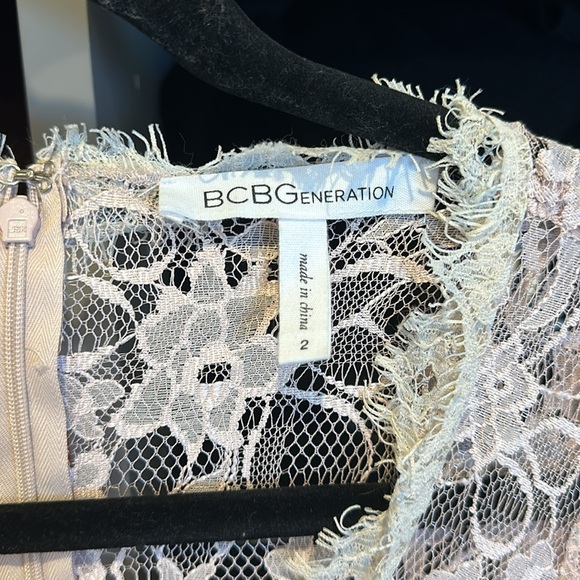 BCBGeneration pale pink sleeveless v neck lace bodice dress size 2 - Picture 2 of 3